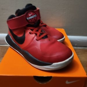 Nike Team Hustle D 9 AQ4225-600 Sz 1  Boys Basketball Shoes Red Hook & Loop